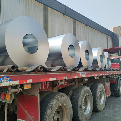 Fabricação para aplicações de portas que oferecem solução de material leve e durável