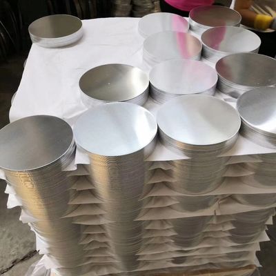 Disco Redondo de Alumínio Refletivo 0,7 mm 0,8 mm 1050 1060 1100 para Panela Tamanho Personalizado Alta Planicidade Borda Sem Rebarbas Grau Alimentício